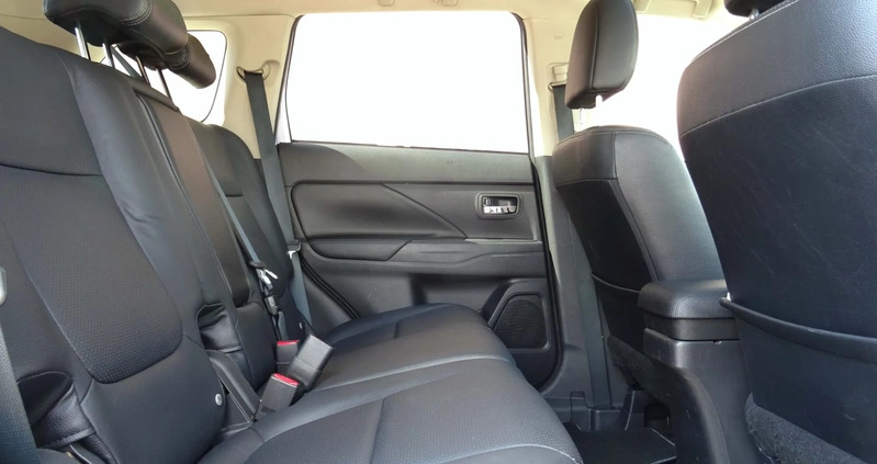 Mitsubishi Outlander cena 55900 przebieg: 212800, rok produkcji 2013 z Mikołów małe 92